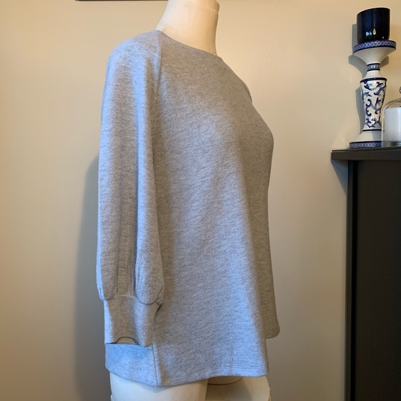 Tresics Luxe 3/4-Sleeve Peep-Hole Tie Top - Picture 3 of 7